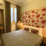 Double Budget Room at Hotel Ginebra Barcelona with matrimonial bed, smart TV and private bathroom