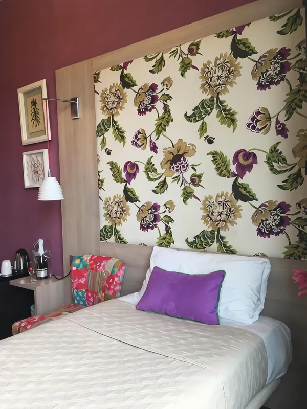 Cozy Single Room at Hotel Ginebra Barcelona with a private bathroom and modern in-room amenities.