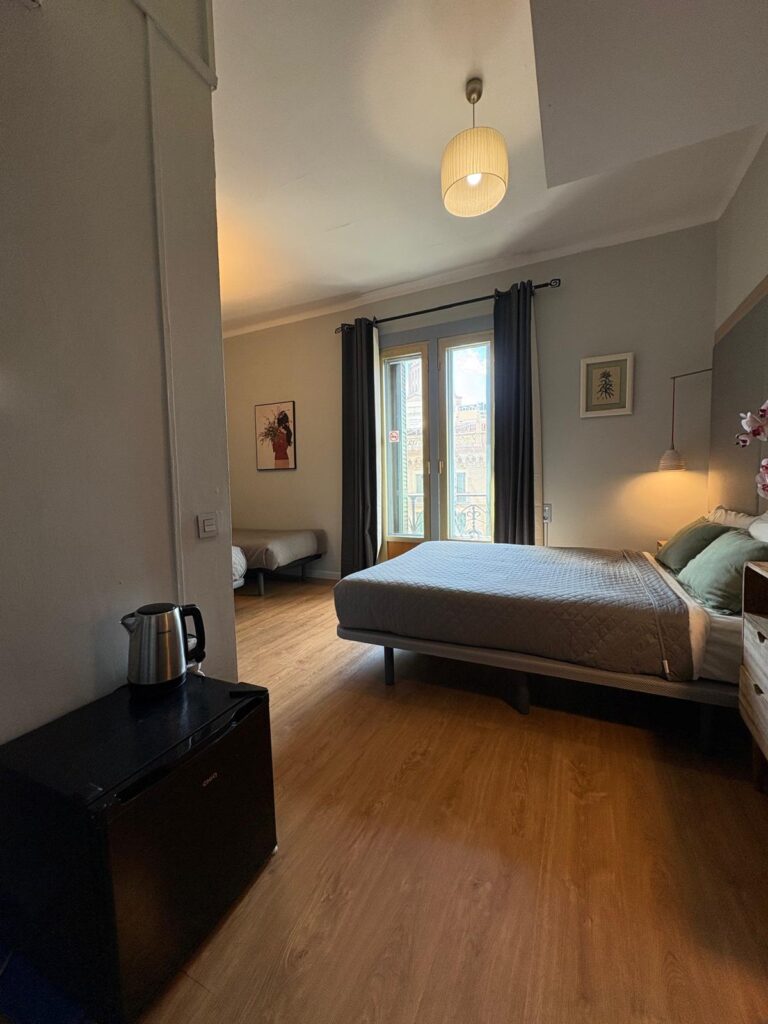 Habitación cuádruple de Hotel Ginebra — fotografía 11