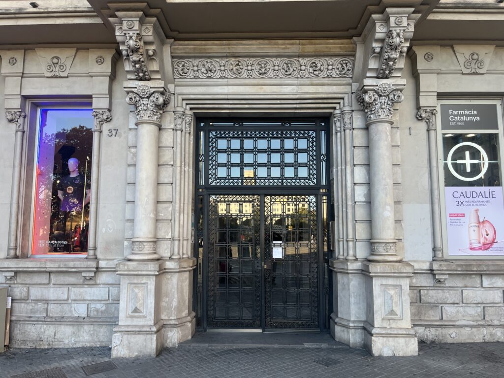 Entrada de Hotel Ginebra